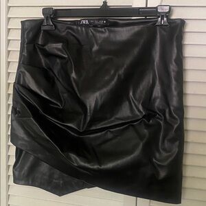 Zara Sleek Black Leather-Style Skirt